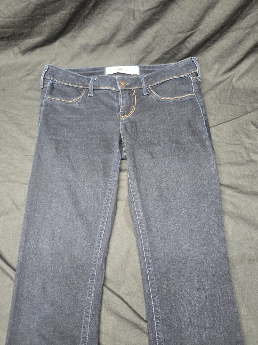 Hollister Women’s W26 L31 Dark Indigo Blue Straight Leg Jeans Gold Stitching